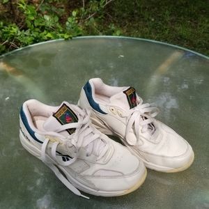 Vintage Reeboks .womens Size 7